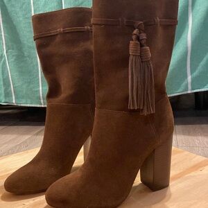 Gorgeous brown suede boots! Only worn 2x and both inside for less than an hr!